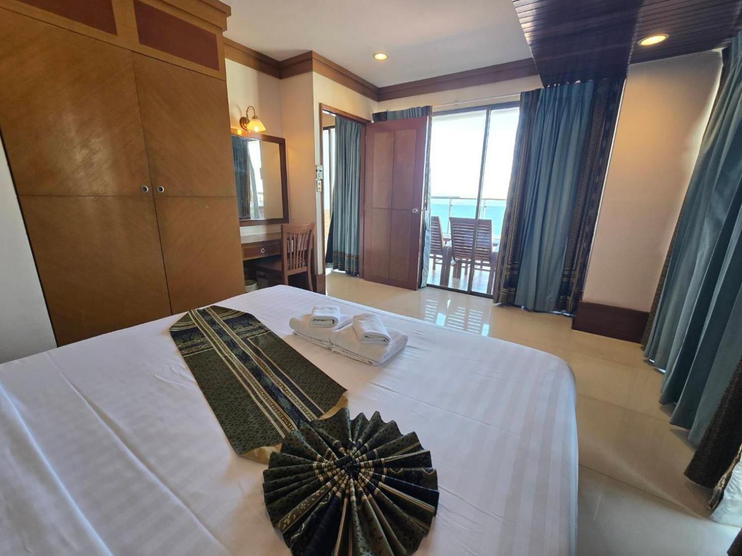 Mike Beach Resort Pattaya Exterior foto