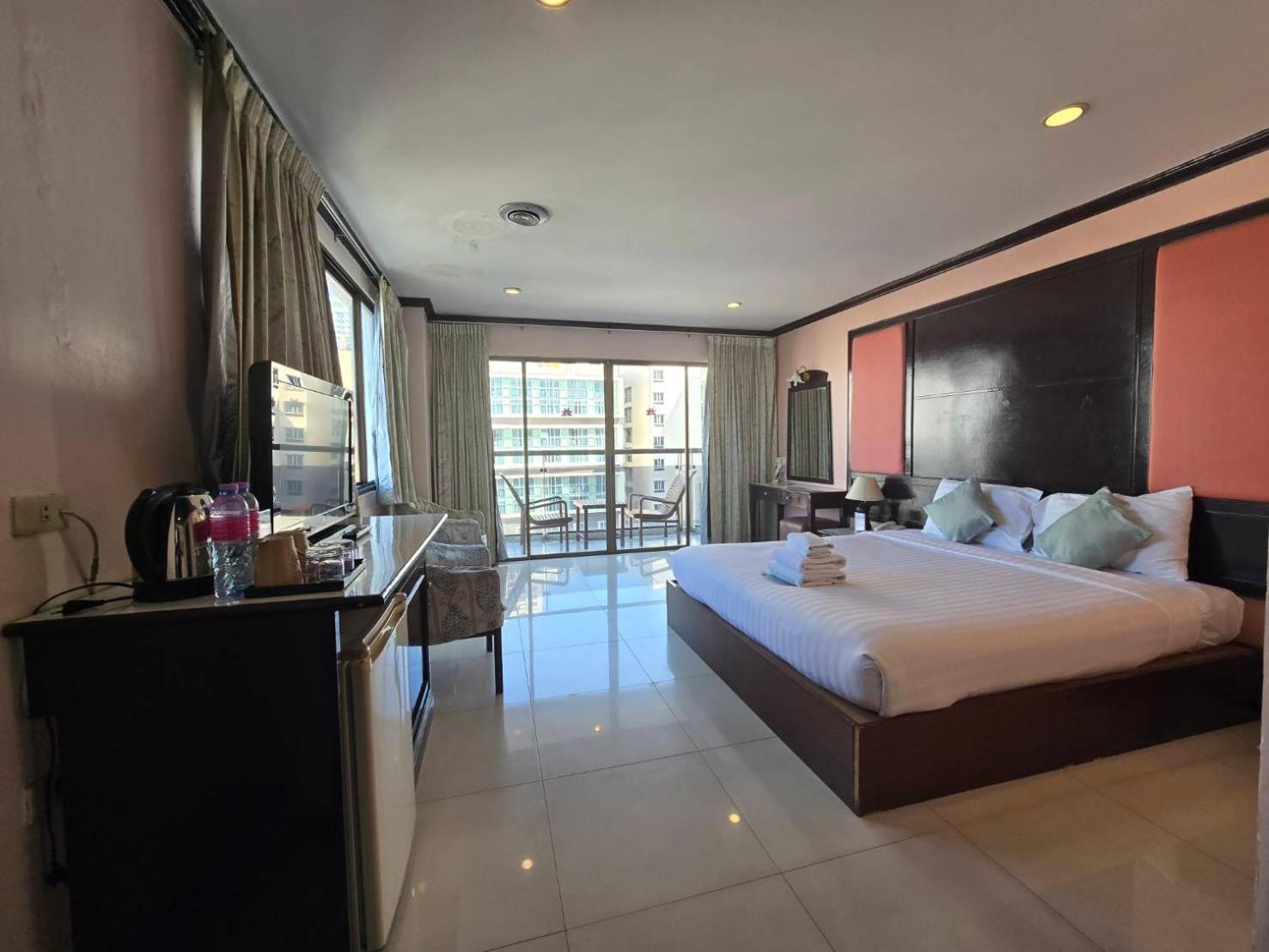 Mike Beach Resort Pattaya Exterior foto